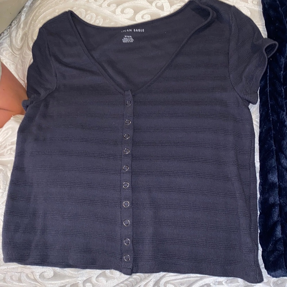 Medium grey top